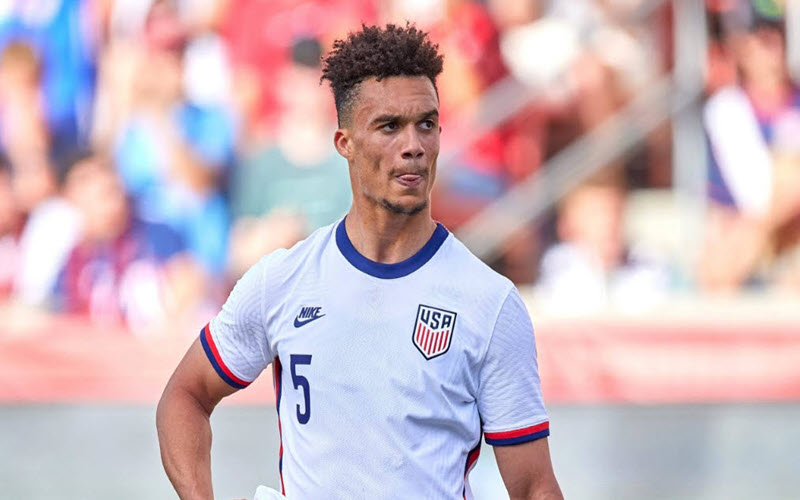 Đội hình tiêu biểu Premier League 2024/2025 tính từ đầu mùa 2 Antonee Robinson bất ngờ có mặt trong Đội hình tiêu biểu Premier League 2024/2025