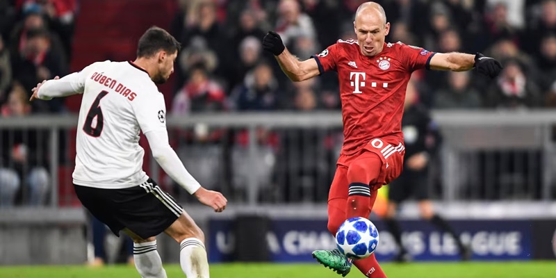 Arjen Robben - Huyền Thoại Với Những Bước Chạy Ma Thuật 2 Arjen Robben từng đạt được vô số danh hiệu trong các màu áo CLB lớn