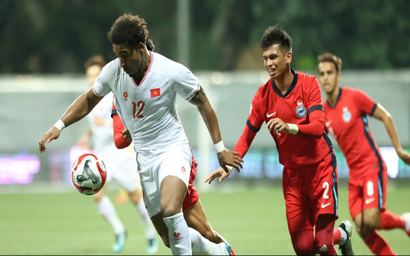 Nguyễn Xuân Son tỏa sáng: Người hùng định đoạt trận bán kết AFF Cup 2024 1 Nguyễn Xuân Son tỏa sáng với 1 pha ngả bàn đèn nhưng bóng vào sà ngang