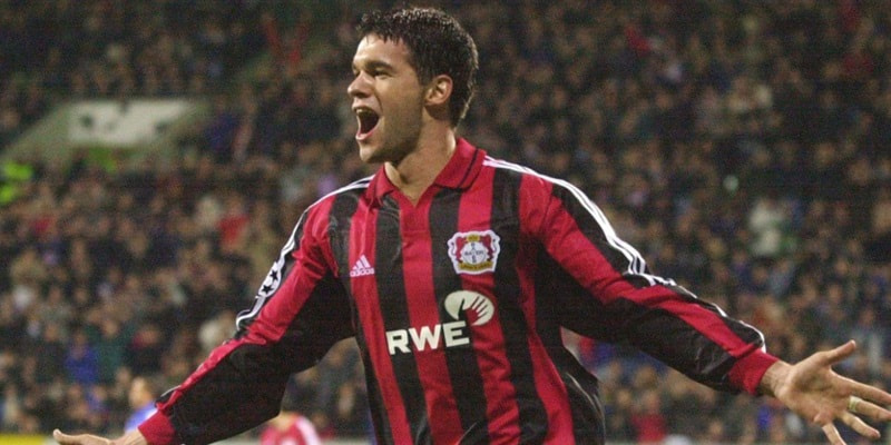 Michael Ballack – Đôi Nét Về Huyền Thoại Bóng Đá Đức 2 Michael Ballack thành công trong màu áo Leverkusen ở độ tuổi còn rất trẻ